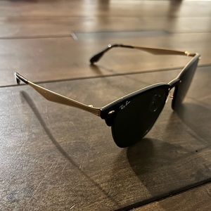 RayBan women’s sunglasses | Black “frameless” lenses with gold frames